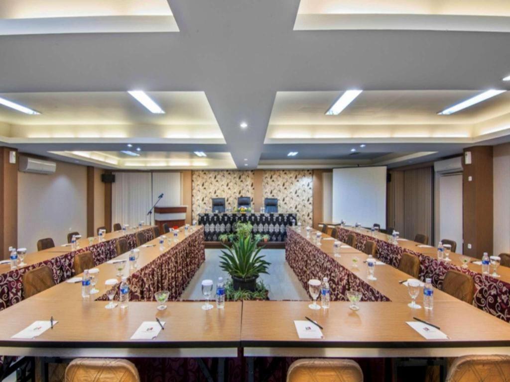 The Rizen Hotel Cisarua Exterior foto
