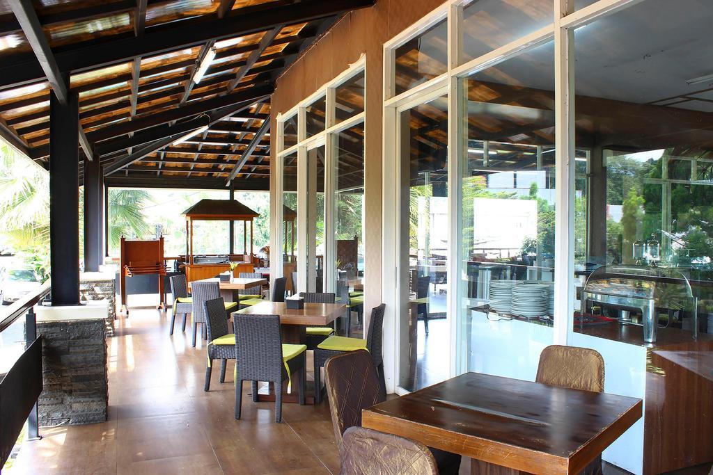 The Rizen Hotel Cisarua Exterior foto