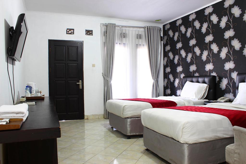 The Rizen Hotel Cisarua Exterior foto